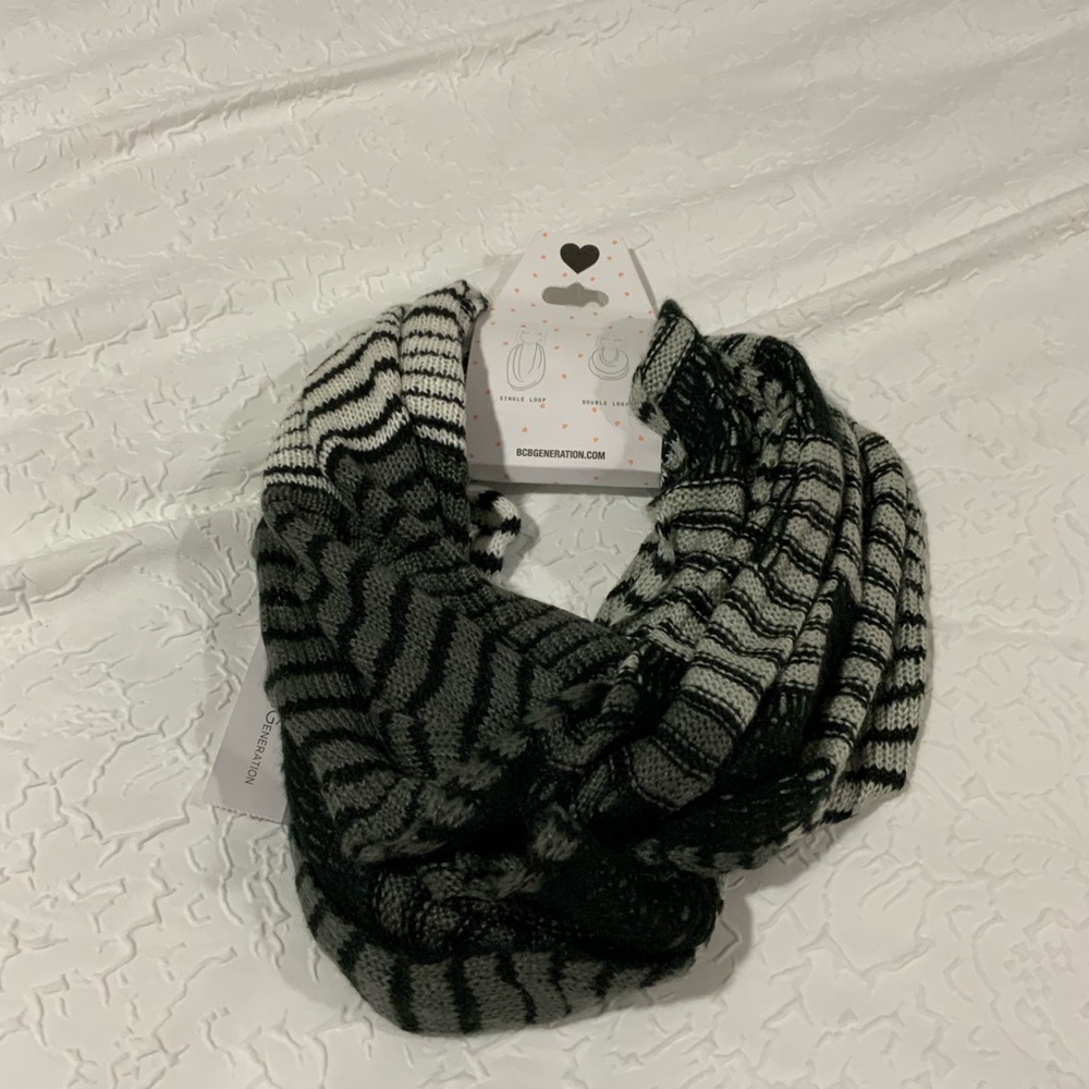 Bcbgeneration loop scarf new